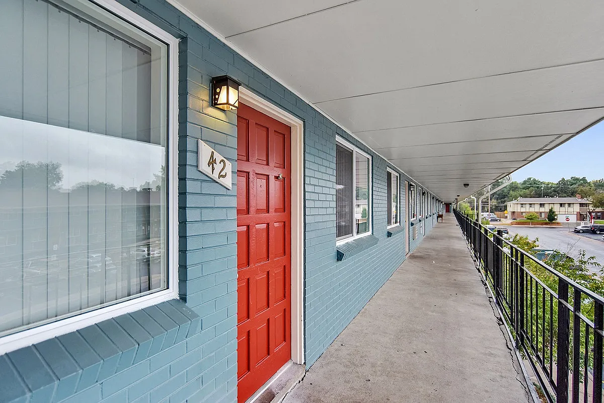 Sheridan South Apts — Photo 3