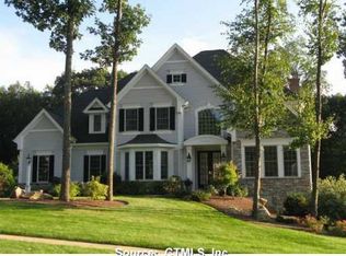 90 Summit Crest Dr, South Glastonbury, CT 06073