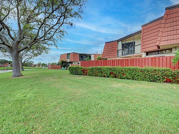 4th image of 3831 Victoria Dr