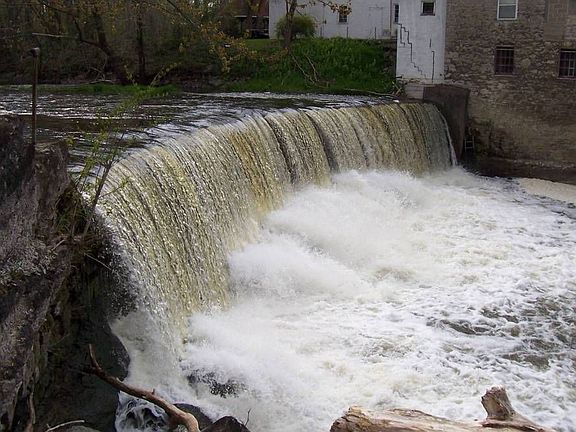 Listen to the water falls from the house !
