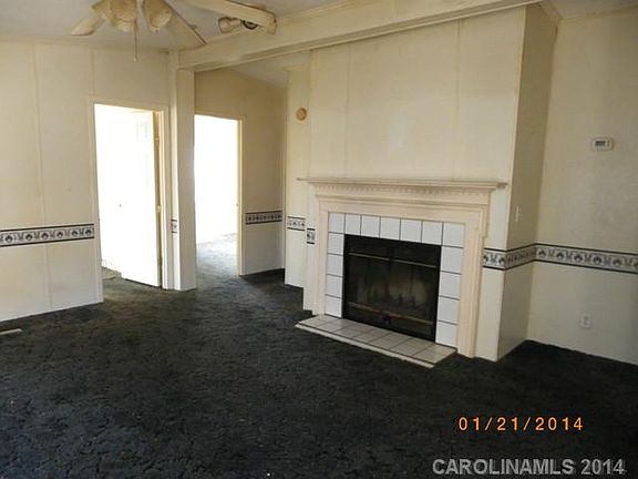 3rd image of 2543 Oakwood Cir