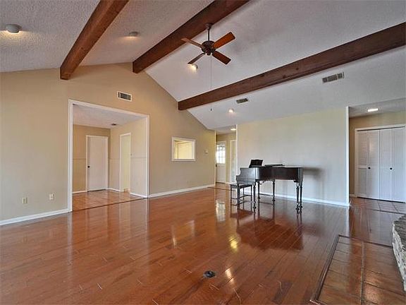 5th image of 40 Brookhollow Dr