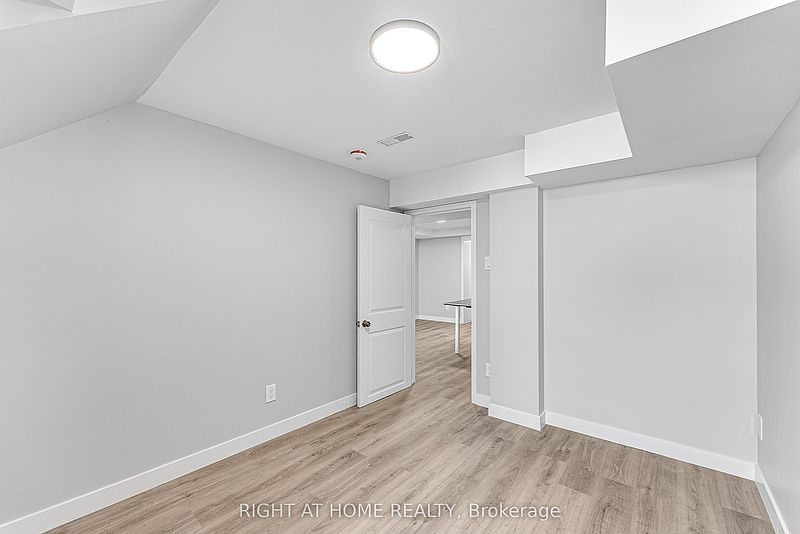 Ottawa House for rent - 3 Bedrooms — photo 17