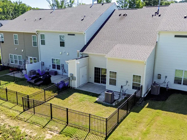 629 Barneswyck Dr, Fuquay Varina, NC 27526