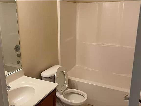 2nd image of 2021 Willow Dr #6