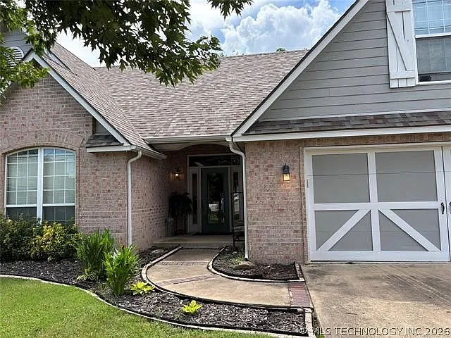 8040 E Silverado Rd — Photo 3