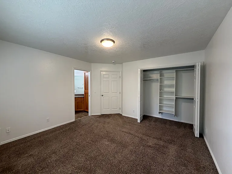 425 E 1050 S — Photo 11