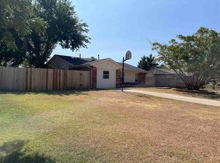 203 Deer Dr, Cache, OK 73527