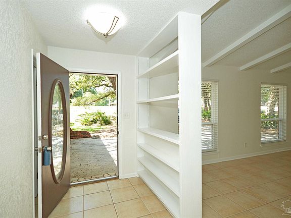4th image of 412 Shoreline Dr