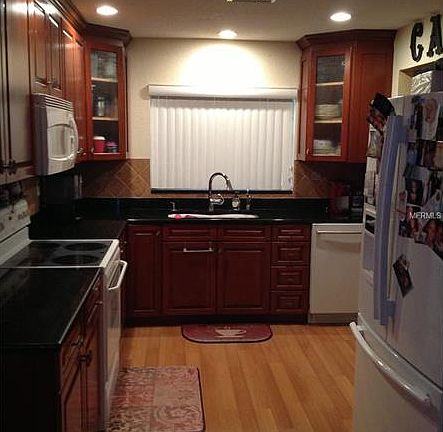 4th image of 1271 Amberlea Dr E
