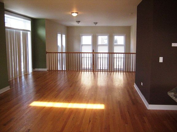 4th image of 4137 N Narragansett Ave Unit 1