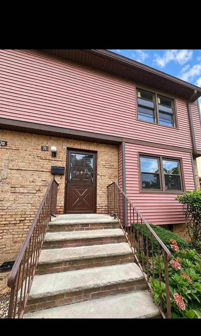 2 bed, 2.5 bath, 1670 sqft, $2,900 — Photo 3