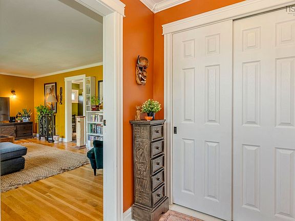 3rd image of 7 Edmond Dr