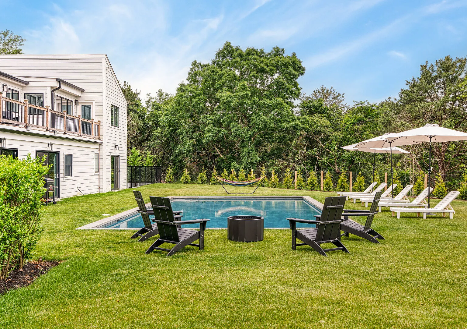 Southampton home, close to town, beaches, large private yard — Photo 4