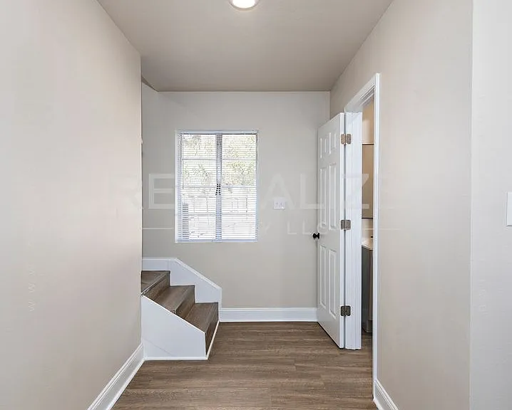 1704 McGill Ave — Photo 12