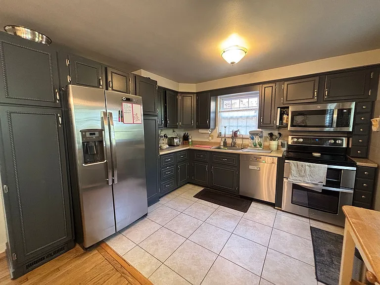 217 Roycroft Ave — Photo 7