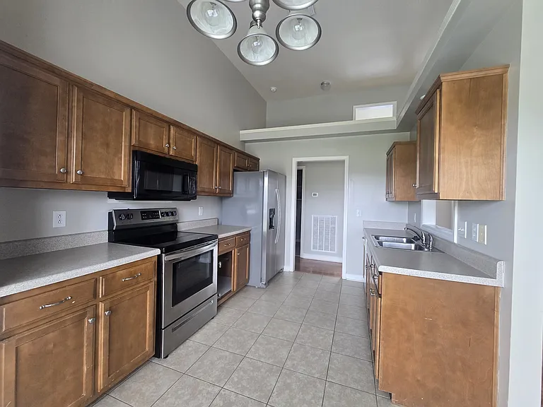 2229 Dewey Dr — Photo 6