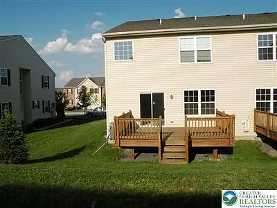 3 bed, 2.5 bath, 2030 sqft, $2,795 — Photo 3