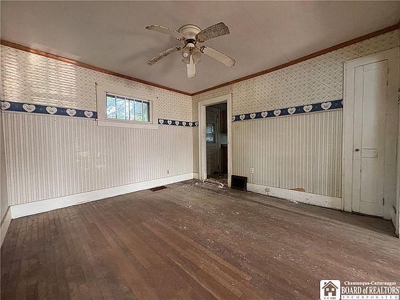 4th image of 122 N 18th St