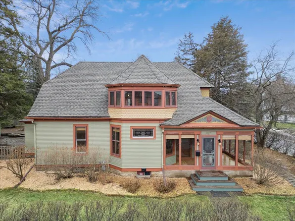 917 Pine St W, Stillwater, MN 55082