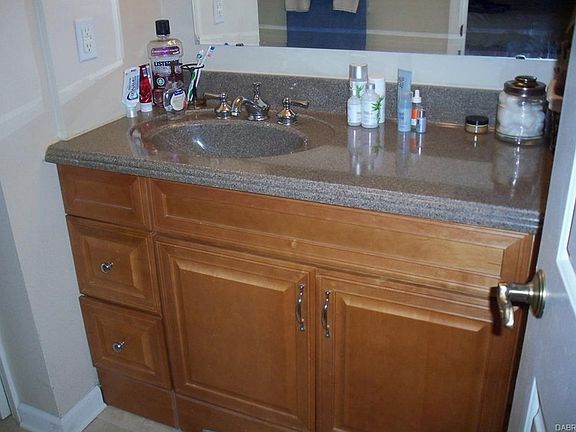 4th image of 2081 Foxknoll Dr