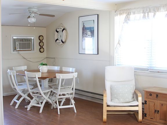 Second Floor Breakfast Nook