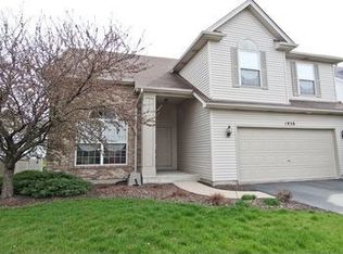 1938 Chesterfield Ln, Aurora, IL 60503