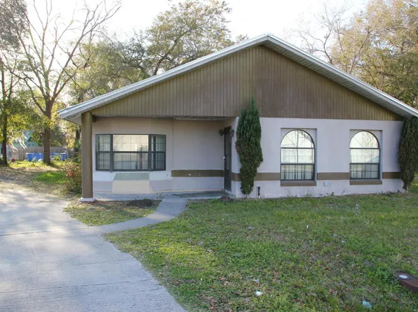 606 N 15th St, Palatka, FL 32177