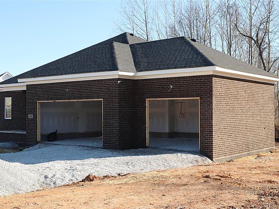 2nd image of 308 Claiborne Cir