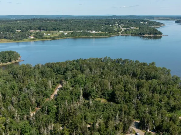 2 Puffins Lane, Machiasport, ME 04655