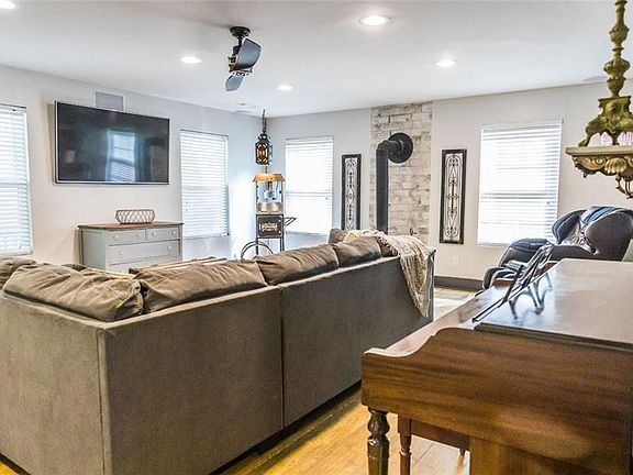 5th image of 5 Tillingham Ln