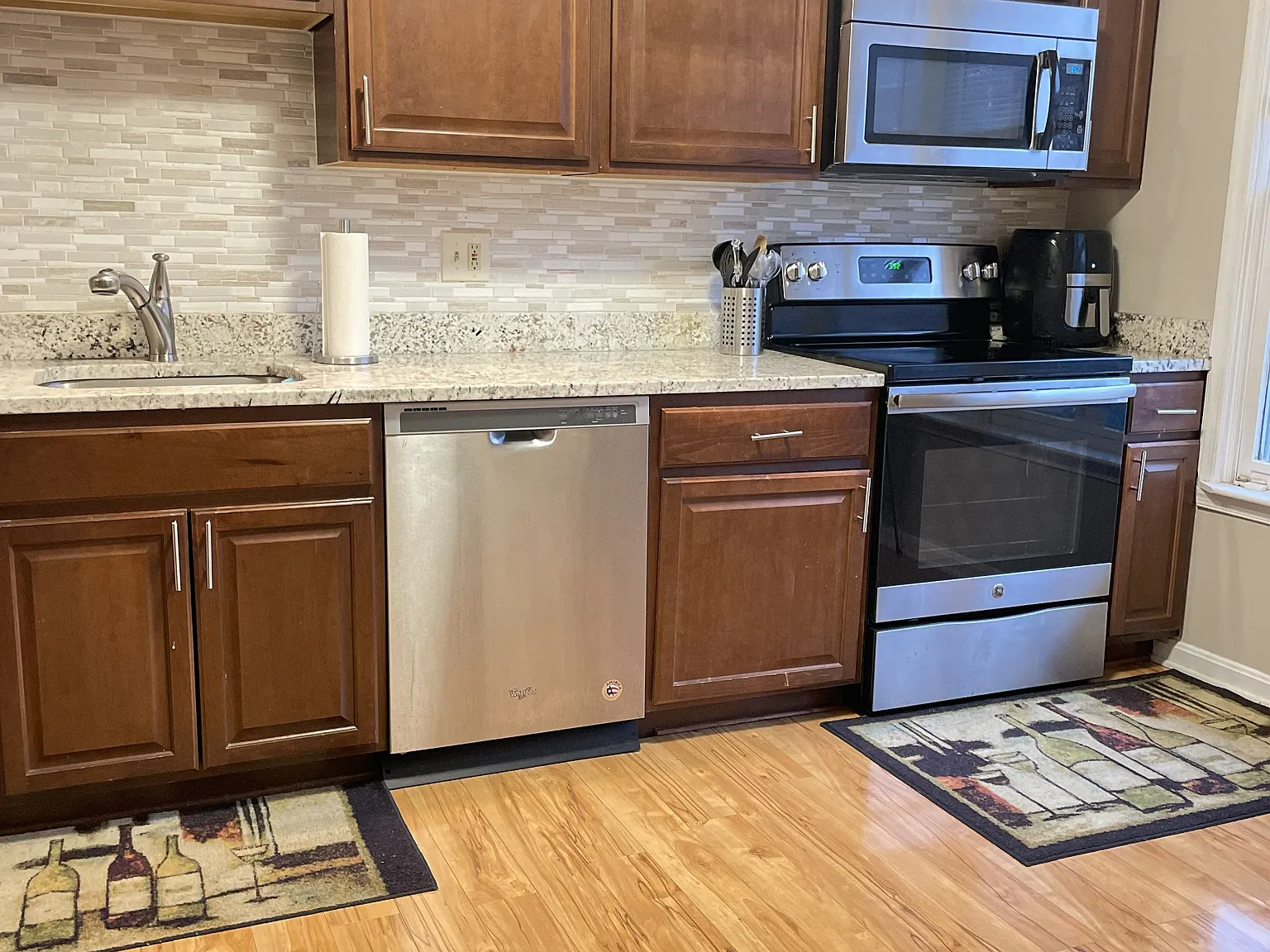 3 bed, 3.5 bath, 2000 sqft, $2,472 — Photo 3