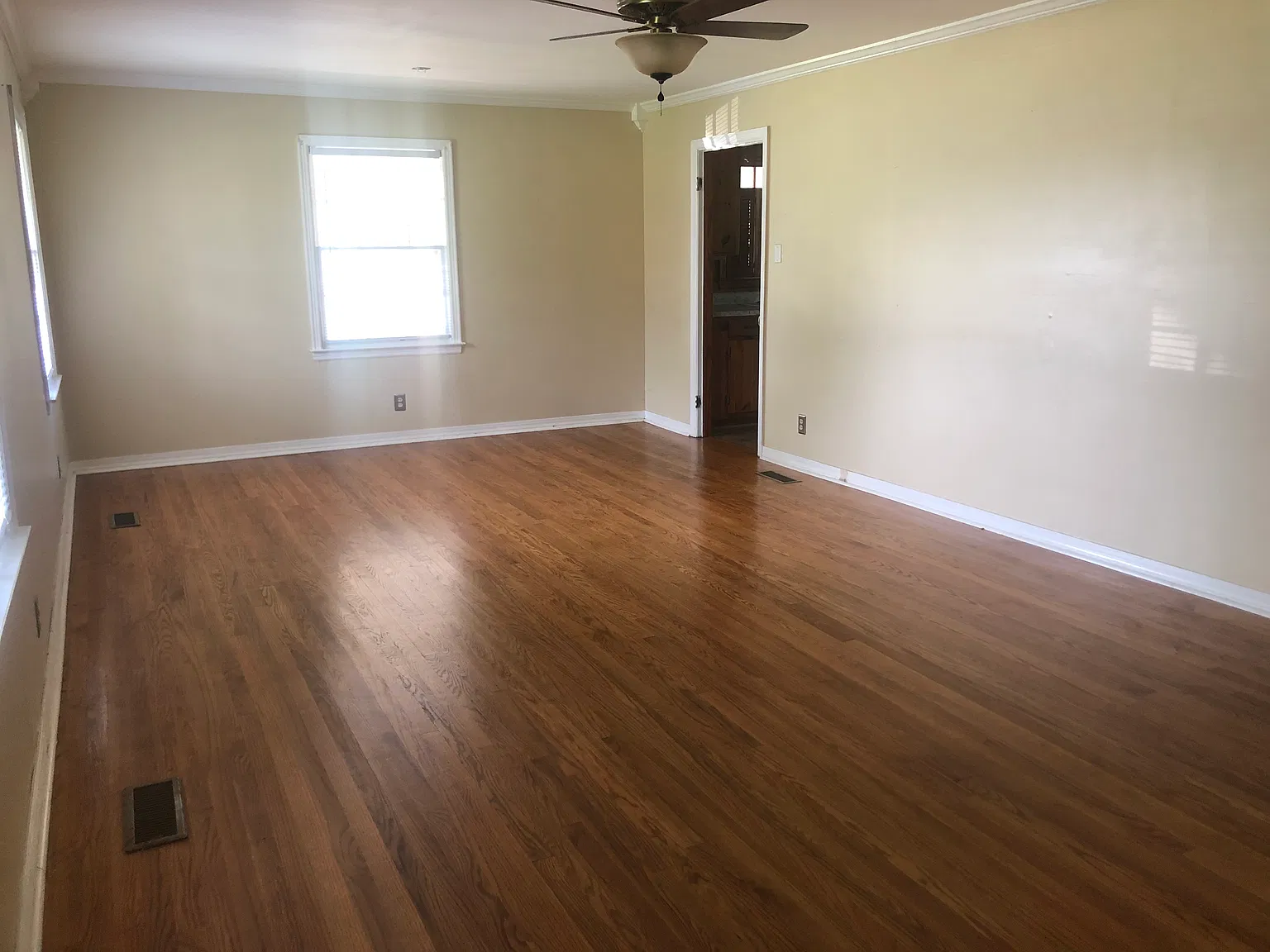 3 bed, 2200 sqft, $2,000 — Photo 4