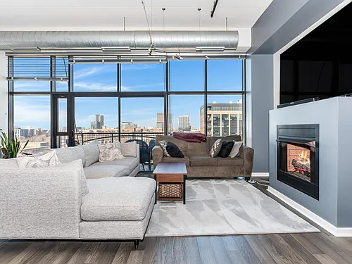 1224 W Van Buren St #613 Photo 1