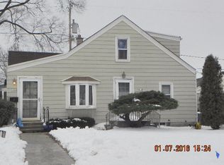 3210 W Lynndale Ave, Greenfield, WI 53221