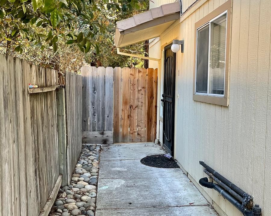 1st image of 1041 Plum Ct #1