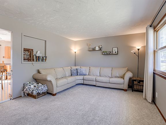 4th image of 8813 Pine Dr