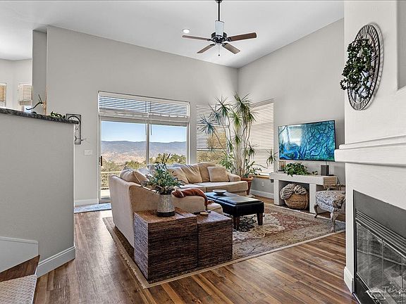 4th image of 25901 Columbia Way