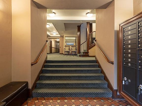4th image of 505 Boylston Ave E #201