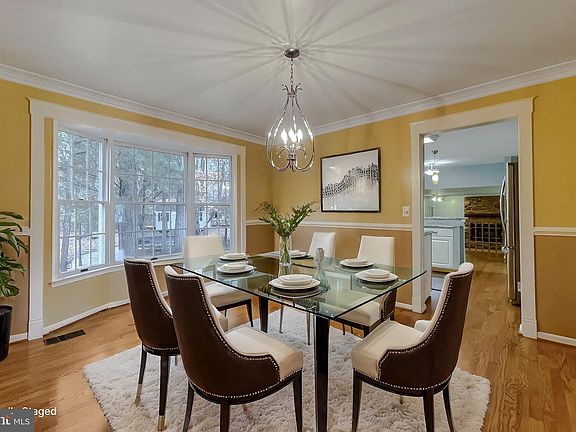 4th image of 21733 Pinehurst Ct