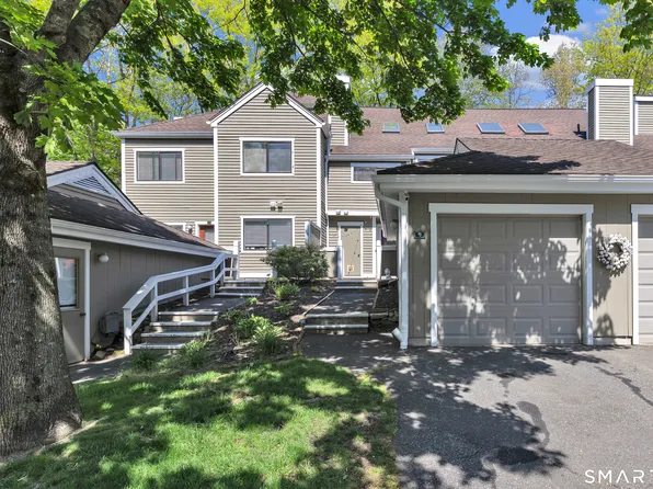9 Country Walk #9, Shelton, CT 06484
