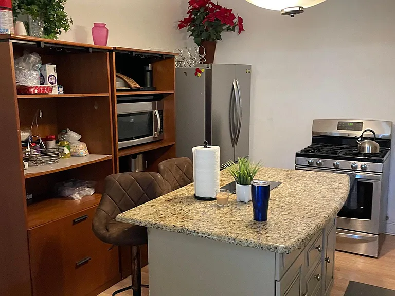 1109 Ross Ave E #1 — Photo 4