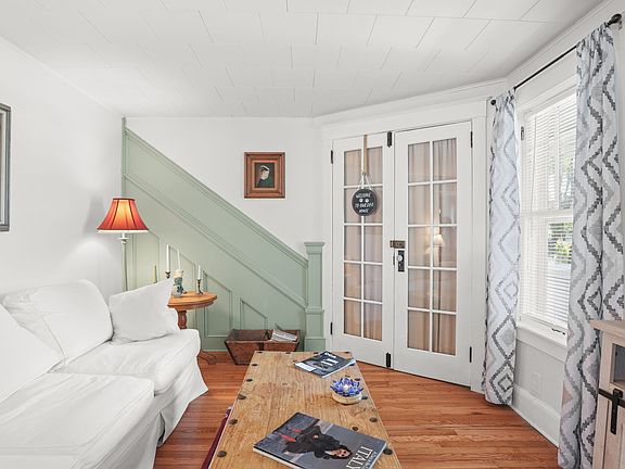 5th image of 351 Conklin Ave