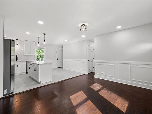 5th image of 21636 Clyde Ave