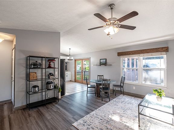 4th image of 1217 Arkansas Dr