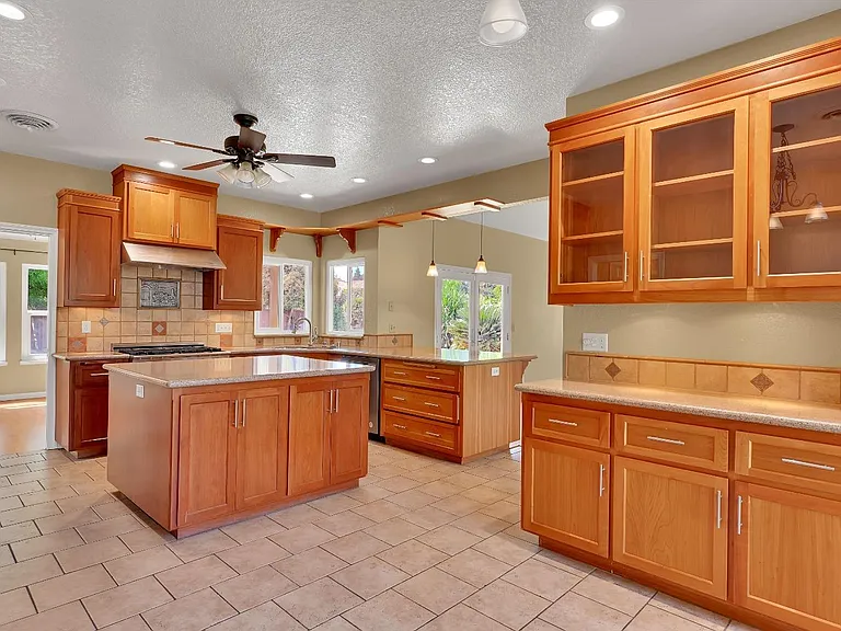 722 Mariner Loop — Photo 9