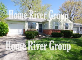8329 Oak St, Kansas City, MO 64114