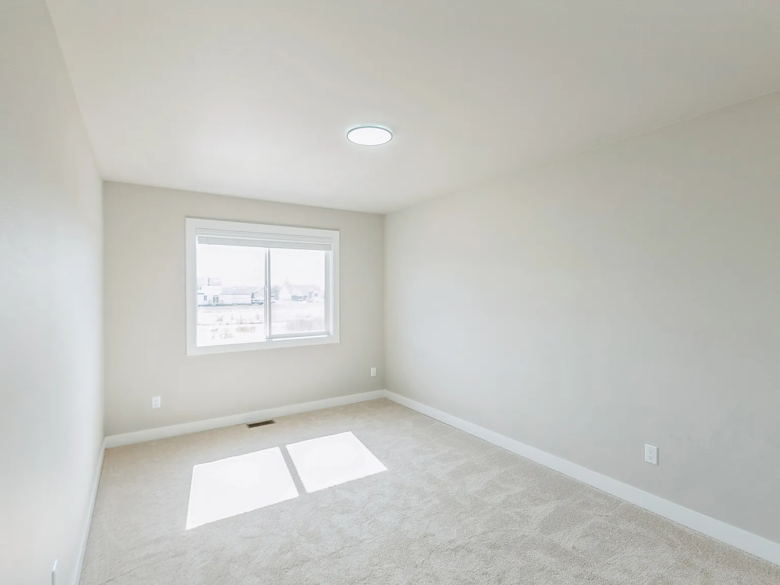 3 bed, 2.5 bath, 1600 sqft, $1,950 — Photo 4
