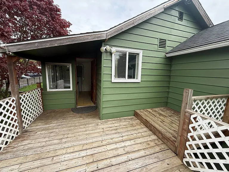 3239 39th Ave SW — Photo 26