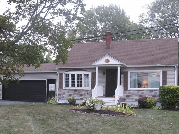 4963 Sunset Dr, Lockport, NY 14094